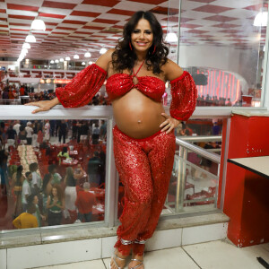 Viviane Araujo deseja ter um parto normal