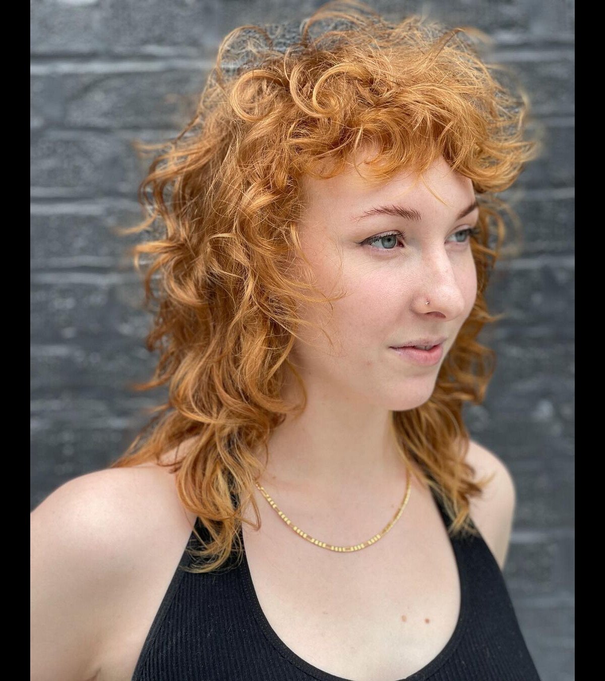 Foto: Ruiva com cabelo cacheado e wolf cut: essa combinação é perfeita para  quem quer transmitir muita personalidade nos fios - Purepeople