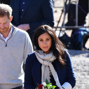 Dançarina promete beneficiar instituição de caridade de Príncipe Harry e Meghan Markle com parte do valor arrecadado pela cueca