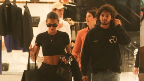 Bruna Marquezine e Xolo Maridueña são flagrados juntos no Rio e web vai à loucura. Fotos!