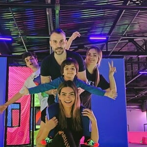 Kelly Key é mãe de Suzanna Freitas, de 21 anos, sua filha com o cantor Latino, de Jaime Vitor, de 17, e Artur, de 5, seus filhos com o atual marido, Mico Freitas