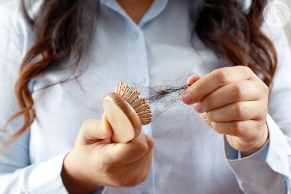 O que pode causar a queda excessiva de cabelo?


