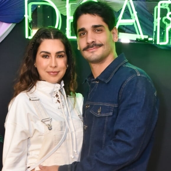 Fernanda Paes Leme disse que casamento com Victor Sampaio ainda vai demorar