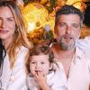 Giovanna Ewbank e Bruno Gagliasso posam com os três filhos