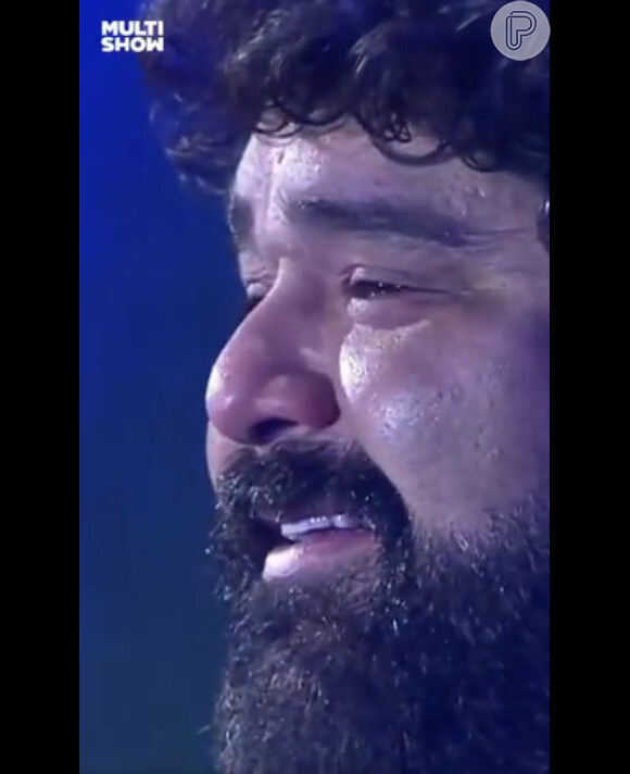 Fabiano Menotti não segurou as lágrimas durante a apresentação da filha, de 8 anos