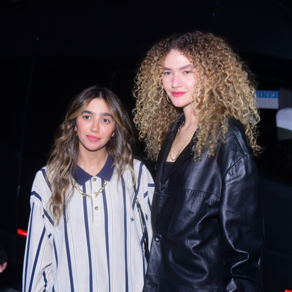 Ana e Vitória chegam ao show de Rosalía em São Paulo