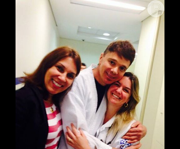 Netinho publica foto com sua equipe médica