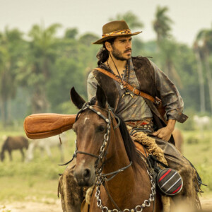 Na novela 'Pantanal', Trindade (Gabriel Sater) vai voltar para a fazenda só para ajudar no parto do seu filho com Irma (Camila Morgado)