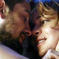 'Império': Vicente agarra e beija Cristina no Réveillon. 'Mais forte que eu'
