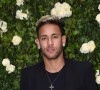 Reação de Neymar ao ver a letra B levantou questionamentos na web: 'Qual das duas?'