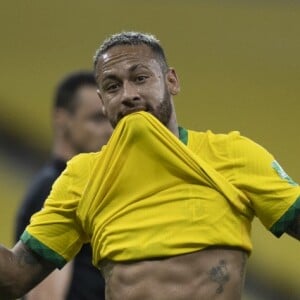 Neymar é citado em foto de Jakelyne Oliveira e web pede ajuda por Copa do Mundo