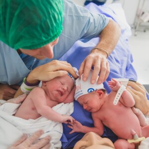 Os gêmeos nasceram na maternidade Pro Matre, em São Paulo, por meio de um parto cesariana no dia 29 de agosto