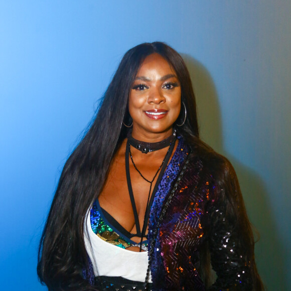 Cris Viana aposta em look colorido para a quarta noite de Rock in Rio