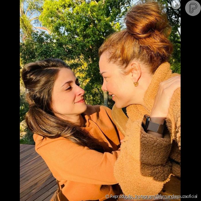 Fernanda Souza e a namorada, Eduarda Porto, assumiram relação em abril ...