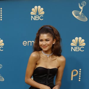 No Emmy 2022, Zendaya se tornou a atriz mais jovem a conquistar duas estatuetas