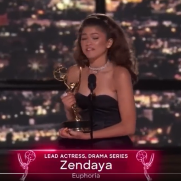 Zendaya fez discurso comovente no Emmy 2022 ao levar para casa a categoria de Melhor Atriz de série dramática
