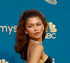 Zendaya no Emmy 2022: em look preto inspirado em ícone de Hollywood, atriz quebra recorde na premiação