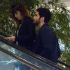 Caio Blat e a mulher, Maria Ribeiro, atores da novela 'Império', vão ao cinema em shopping no Rio de Janeiro
