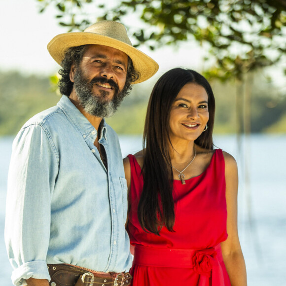 José Leôncio reforça declaração de amor para Filó, na novela 'Pantanal': 'Te amei a vida intêra, Filó... Desde o dia que passei em bâxo da sua janela'