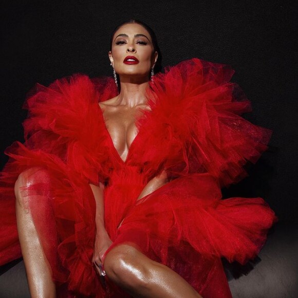 Juliana Paes teve o visual elogiado na web