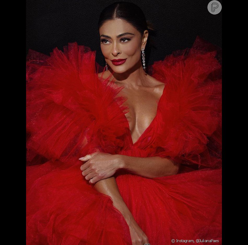 Sexy Juliana Paes Exibe Parte Dos Seios Em Vestido Vermelho Para Gravação Na Globo Fotos 