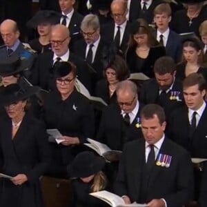 Príncipe George e Princesa Charlotte se tornaram os membros mais novos a participar de um funeral