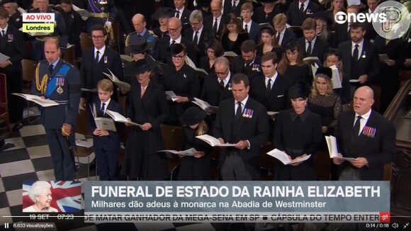 Príncipe George e Princesa Charlotte se tornaram os membros mais novos a participar de um funeral