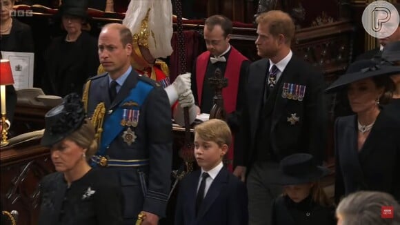 Presença de Príncipe George e Princesa Charlotte foi confirmada apenas horas antes do funeral
