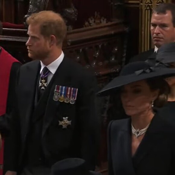 Presença de Príncipe George e Princesa Charlotte foi confirmada apenas horas antes do funeral