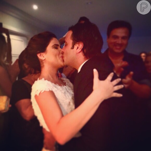 Vanessa Giácomo publicou nesta terça-feira, 23 de dezembro de 2014, fotos de seu casamento com Giuseppe Dioguardi, realizado no último sábado. 'Felicidade sem fim', descreveu a atriz