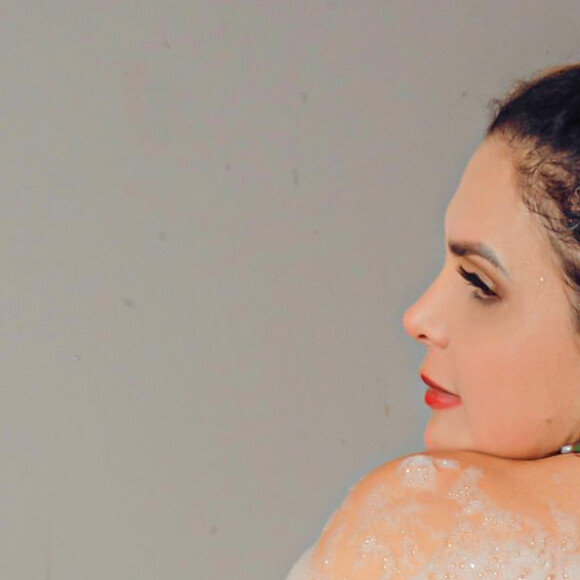 Fotos sensuais de Luiza Ambiel: 'Na Banheira, eu me comportava, mas aqui... Já não posso dizer o mesmo'