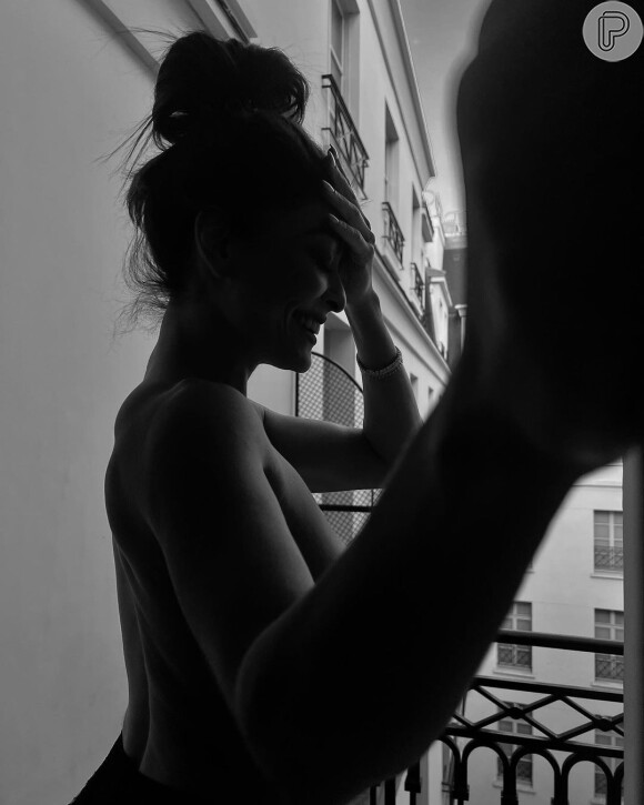 De topless, Juliana Paes encanta em novo ensaio: 'Quase pronta'