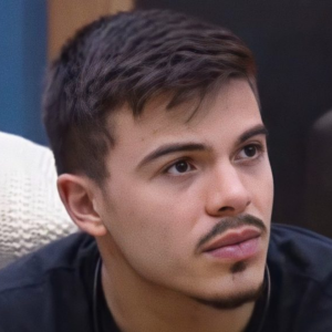 A Fazenda: Thomaz Costa comenta com Alex sobre comportamento de Tiago e possível possessão