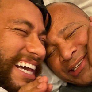 Pai de Neymar sofre acidente em festa