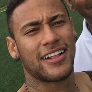 Neymar fala sobre o distanciamento com o pai nas redes sociais