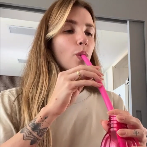Aline Gotschalg dividiu com os seus seguidores um pouco do tratamento que está fazendo durante sua recuperação