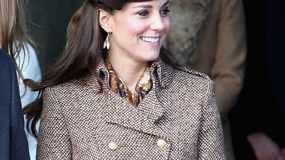Grávida de 5 meses, Kate Middleton acompanha príncipe William em evento de Natal