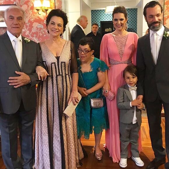 Mãe de Cesar Tralli, Edna Tralli em foto com a família em 2018