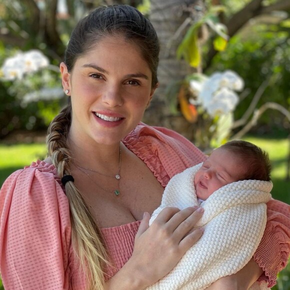 Bárbara Evans planeja fazer um bolo em uma reunião íntima