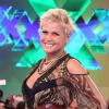 Xuxa posa no palco do 'TV Xuxa' durante gravação do especial de 50 anos da apresenadora