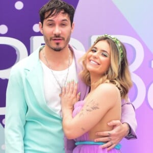 Viih Tube e Eliezer fazem Chá Revelação para anunciar sexo do bebê