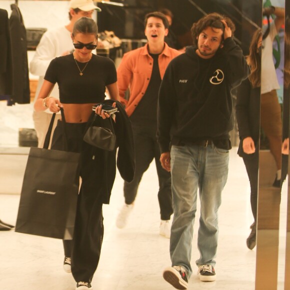 Xolo Maridueña veio ao Brasil e Bruna Marquezine acompanhou ator em vários passeios