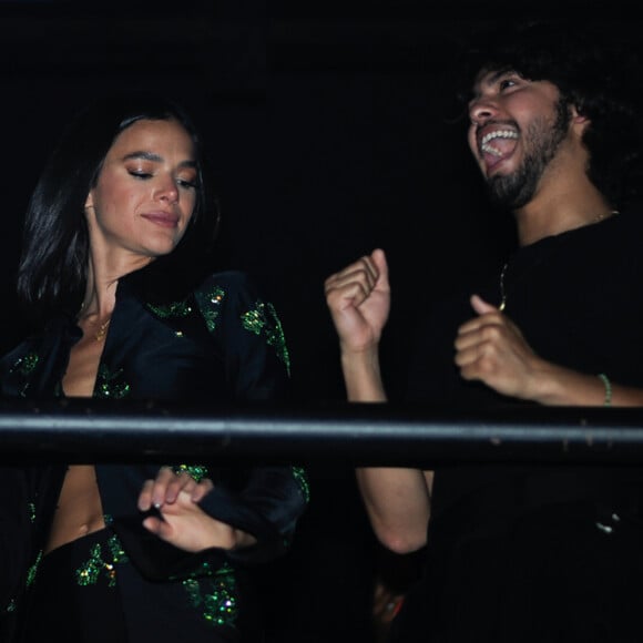 Xolo Maridueña tem aparecido ao lado de Bruna Marquezine em eventos nos Estados Unidos