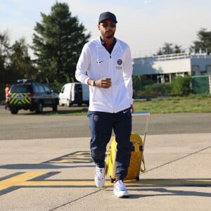 Em depoimento, Neymar disse que pai cuidou da ida ao Barcelona