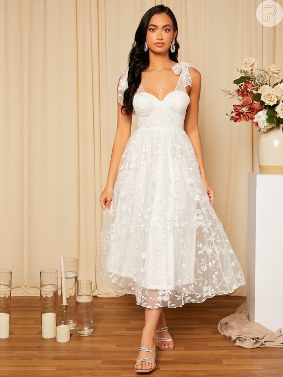Foto: Vestido de noiva plus size na Shein: acinturado e com renda