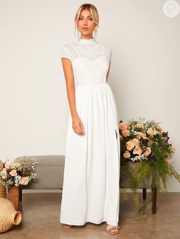 Vestido de noiva minimalista na Shein: esse modelo tem gola alta e vai agradar mulheres mais sóbrias