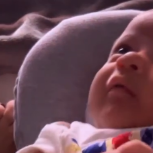 Joaquim, filho de Viviane Araujo, esbanjou estilo ao aparecer com um body com a bandeira do Reino Unido