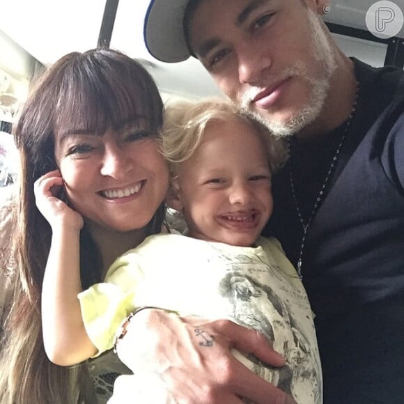 Neymar posa com a mãe e com o filho, o seu xodó Davi Lucca