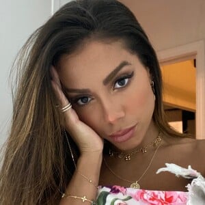 Anitta garantiu que não está deprimida