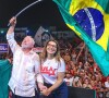 Janja Lula é fã de looks com jeans e camisetas básicas: peças com as cores da campanha de Lula predominaram durante o período eleitoral